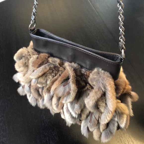 Cedric’s fringy rabbit fur mini handbag - Picture 2 of 8